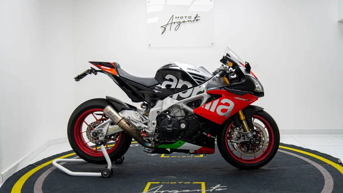 Aprilia RSV4 RF (2017 - 19) (3)
