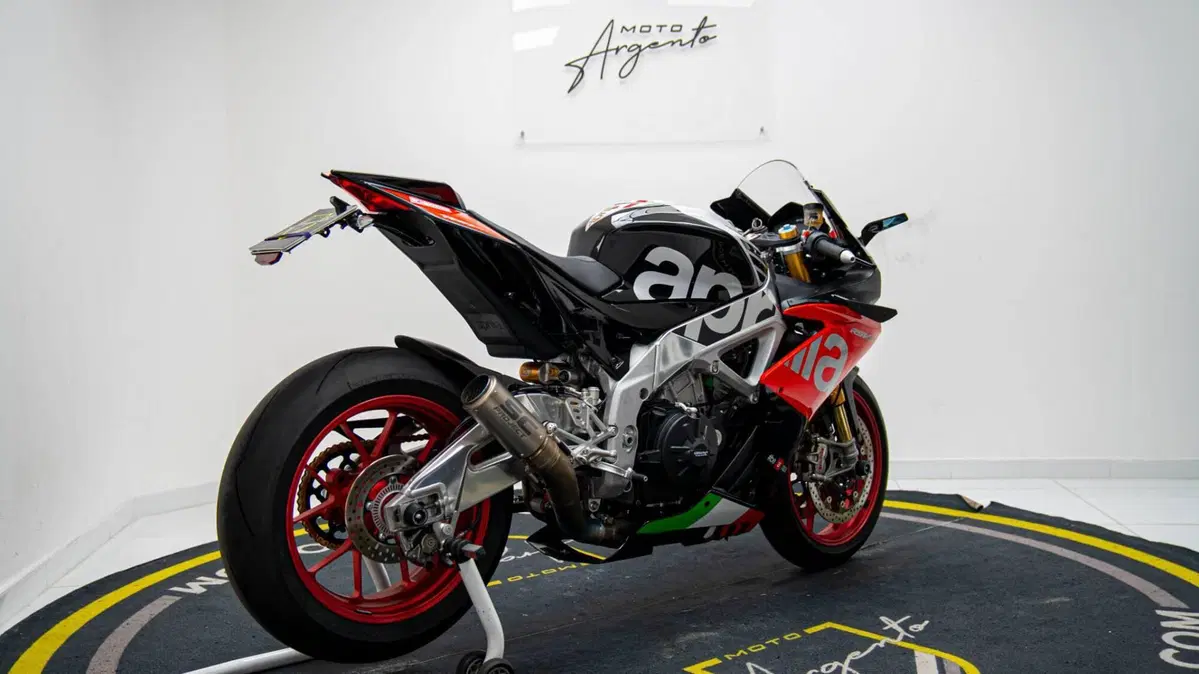 Aprilia RSV4 RF (2017 - 19) (4)