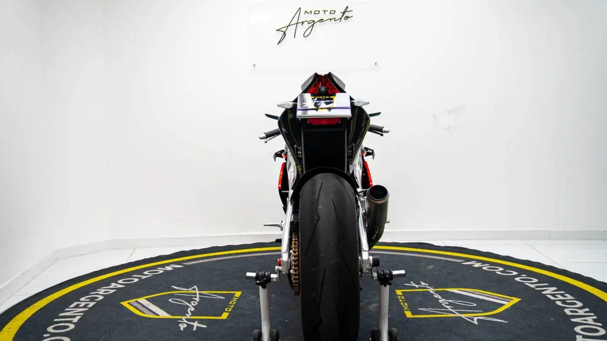 Aprilia RSV4 RF (2017 - 19) (5)