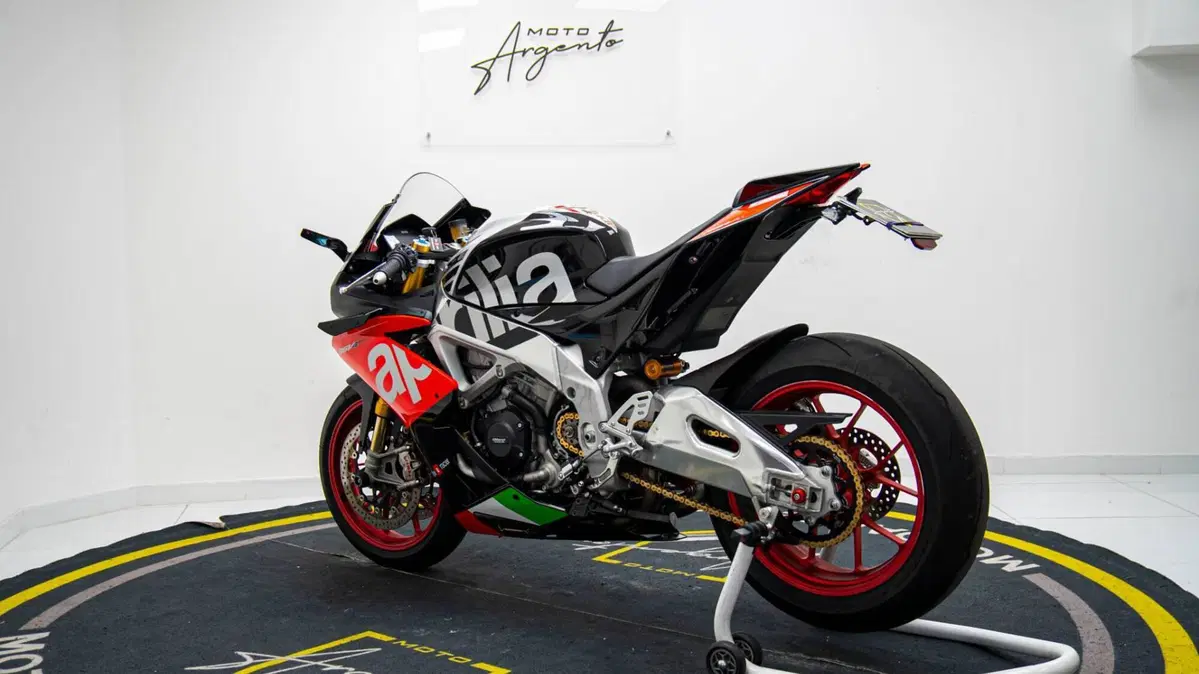 Aprilia RSV4 RF (2017 - 19) (6)