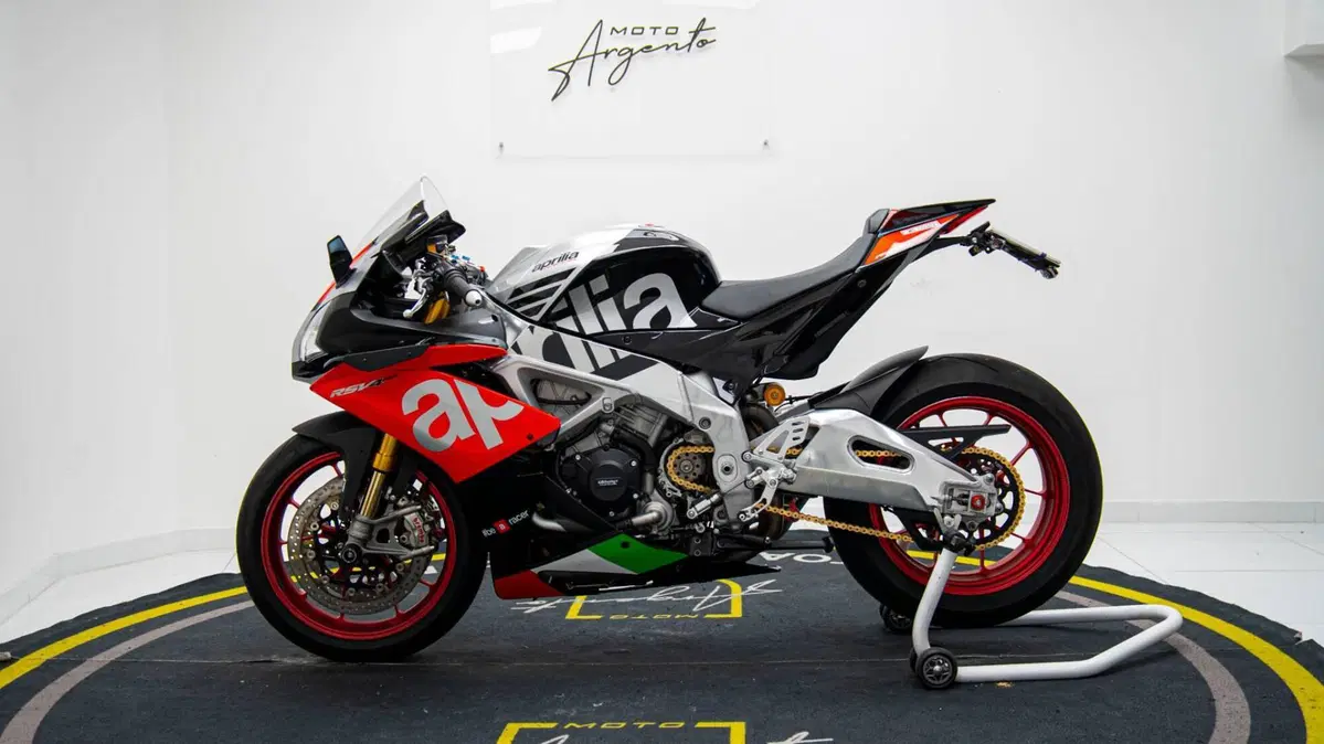 Aprilia RSV4 RF (2017 - 19) (7)