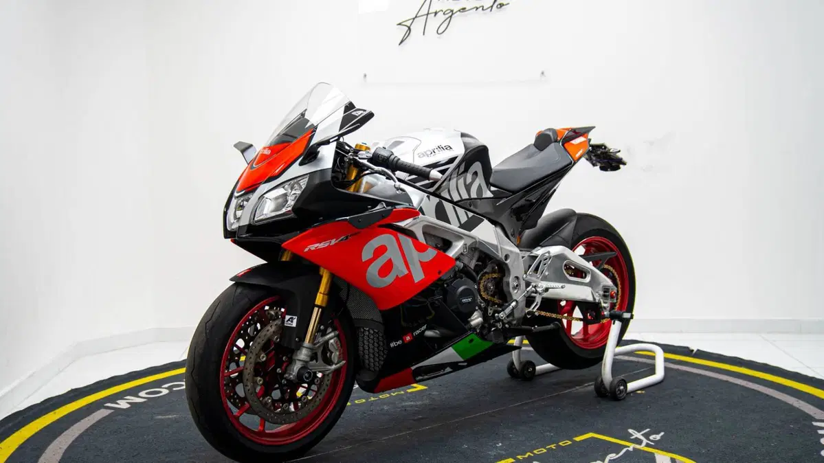 Aprilia RSV4 RF (2017 - 19) (8)