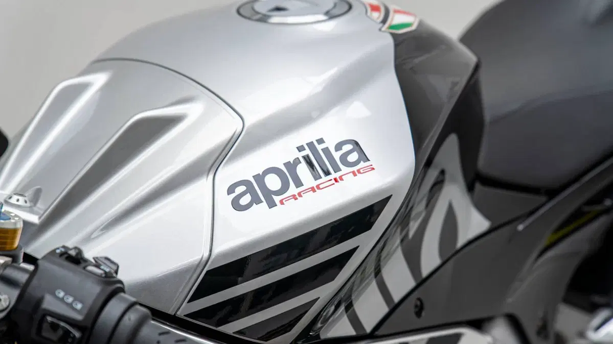 Aprilia RSV4 RF (2017 - 19) (12)