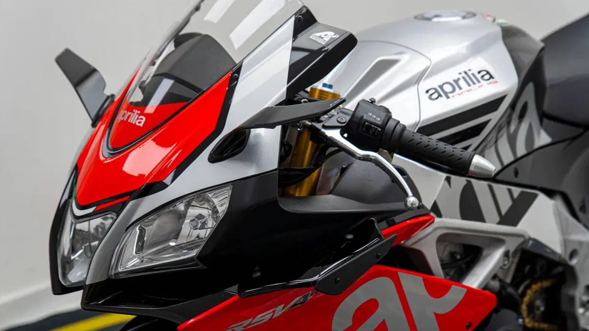 Aprilia RSV4 RF (2017 - 19) (13)