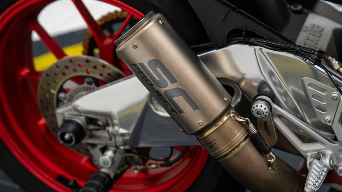 Aprilia RSV4 RF (2017 - 19) (15)