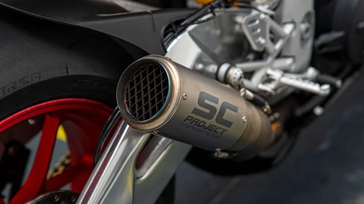 Aprilia RSV4 RF (2017 - 19) (16)