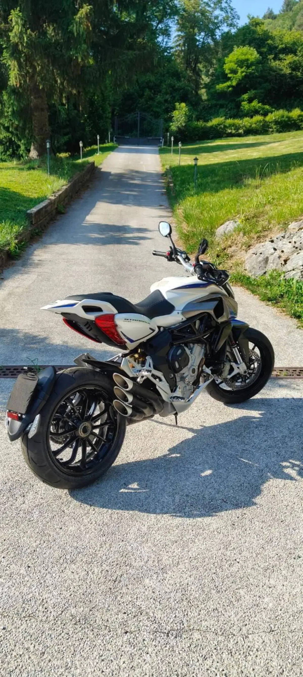 MV Agusta Stradale 800 EAS ABS (2015 - 17) (2)