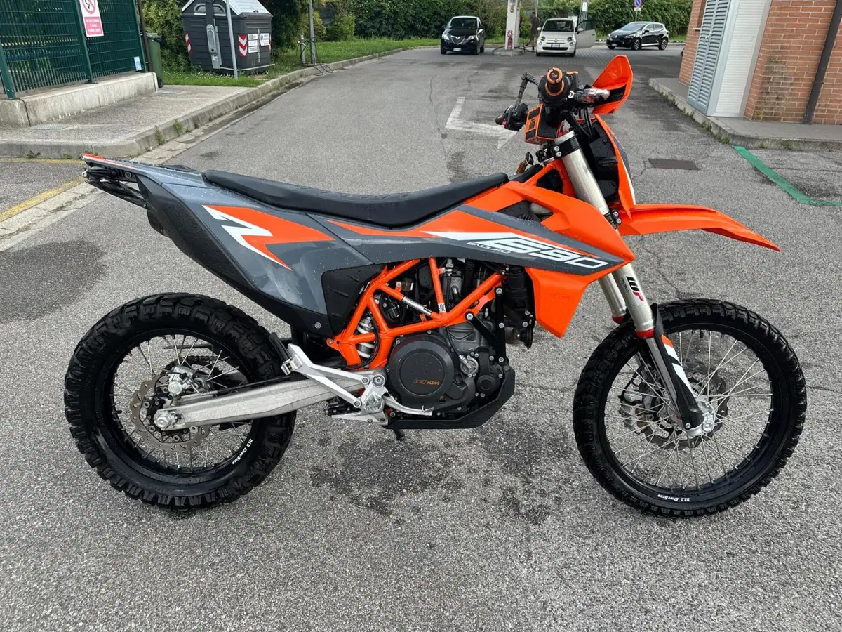 KTM 690 Enduro R (2021) (4)