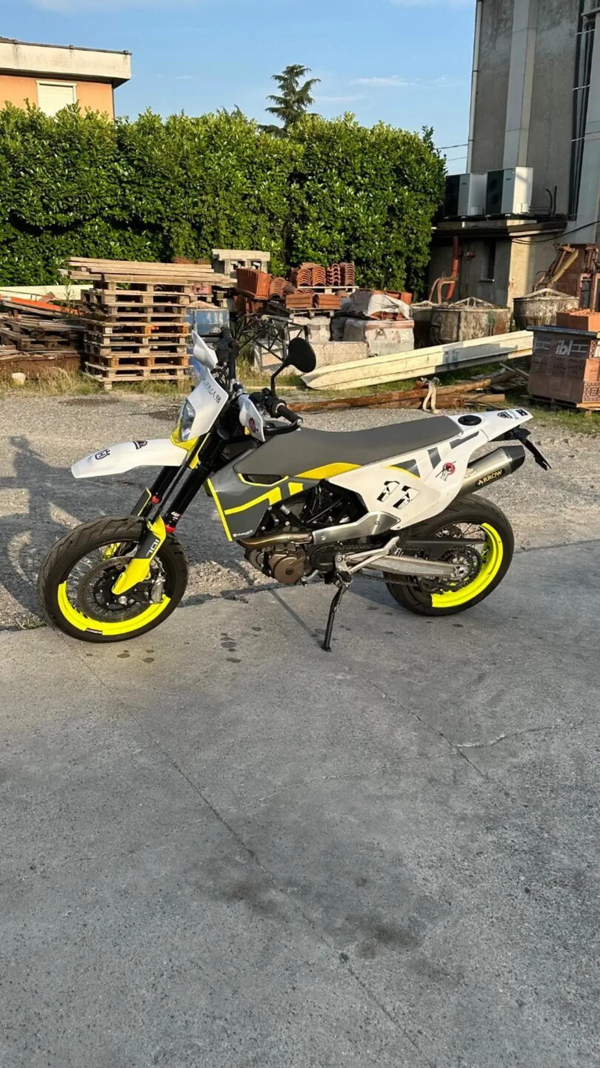 Husqvarna 701 Supermoto (2022)