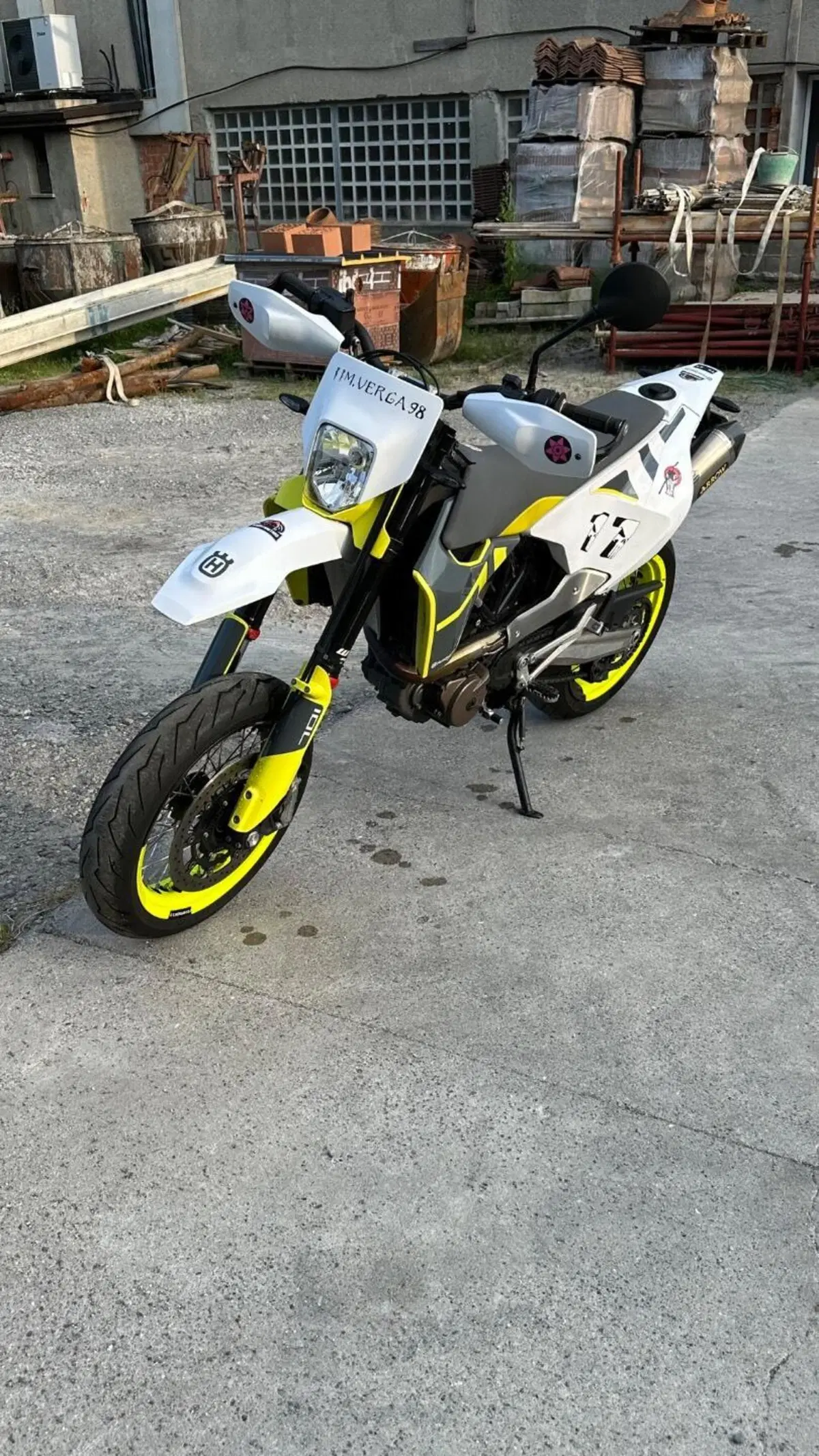 Husqvarna 701 Supermoto (2022) (2)
