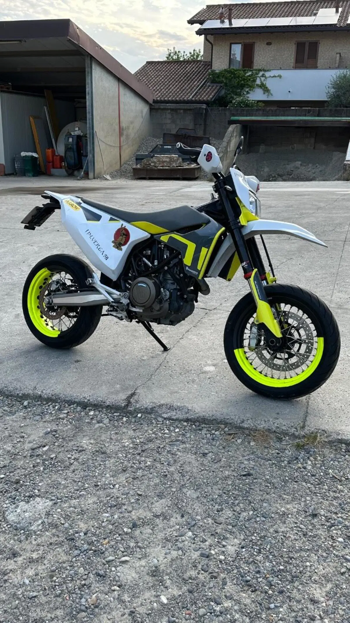 Husqvarna 701 Supermoto (2022) (3)