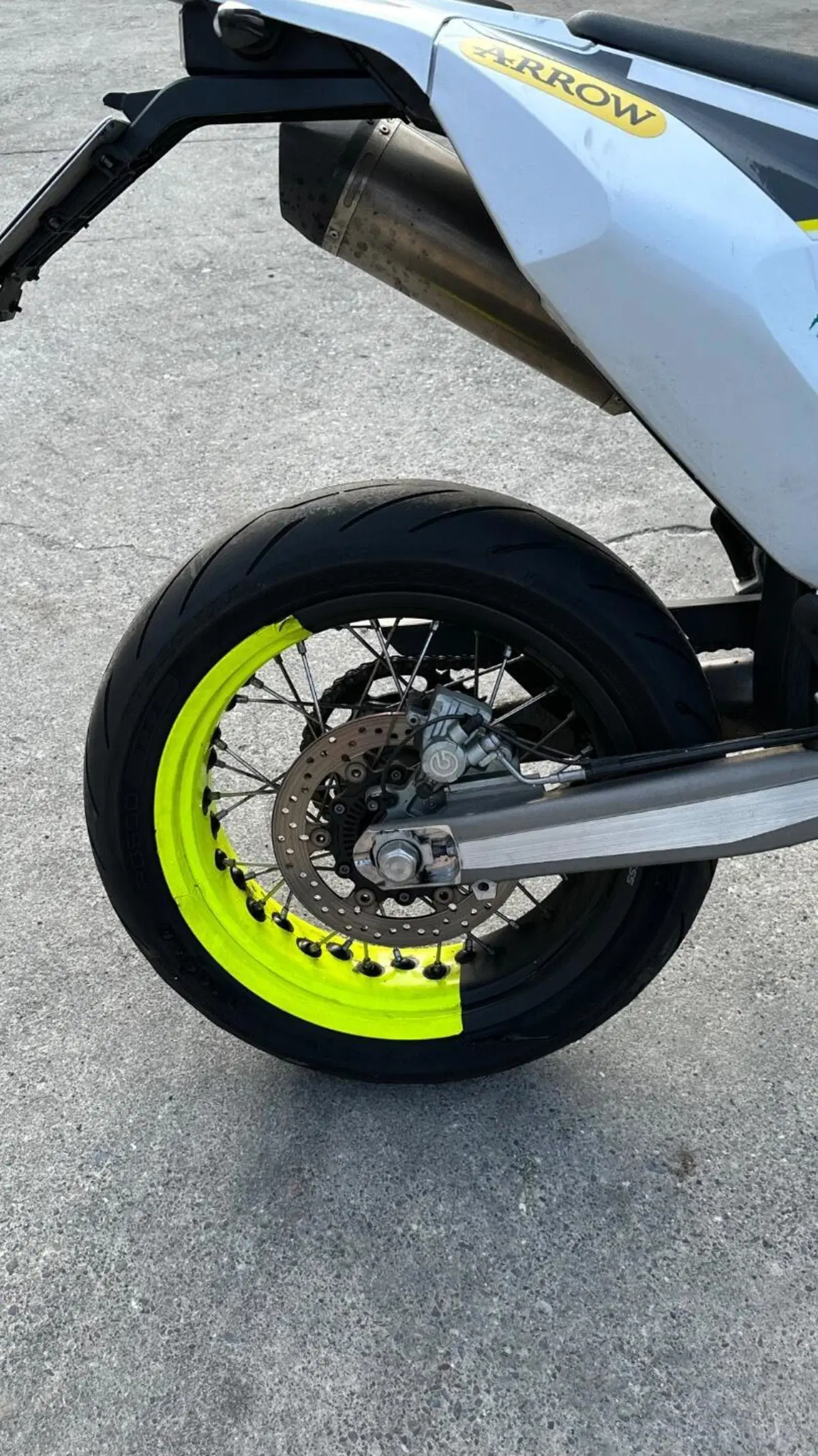 Husqvarna 701 Supermoto (2022) (4)