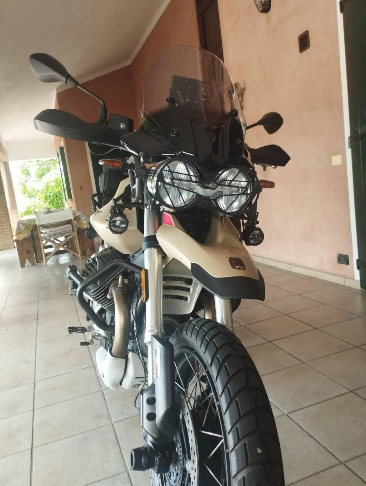 Moto Guzzi V85 TT Travel (2021 - 23) (4)