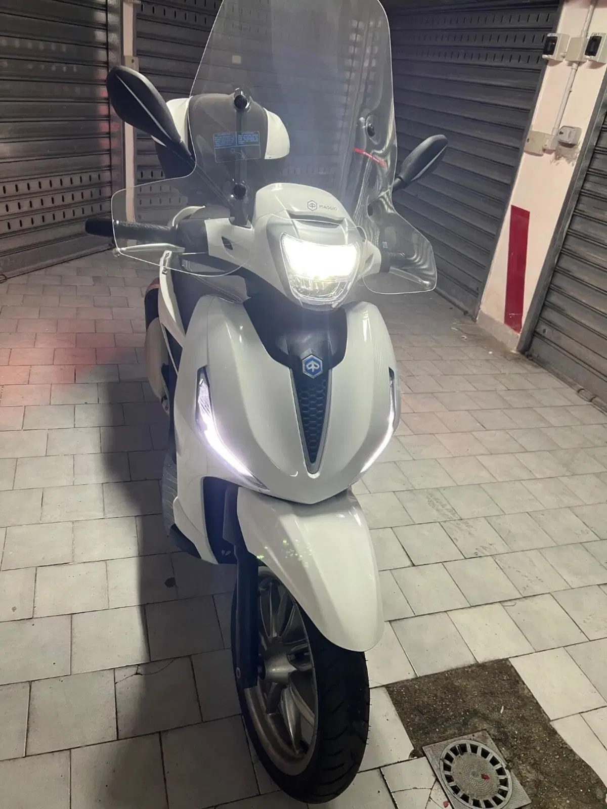 Piaggio Beverly 300 S ABS-ASR (2021 - 25) (2)