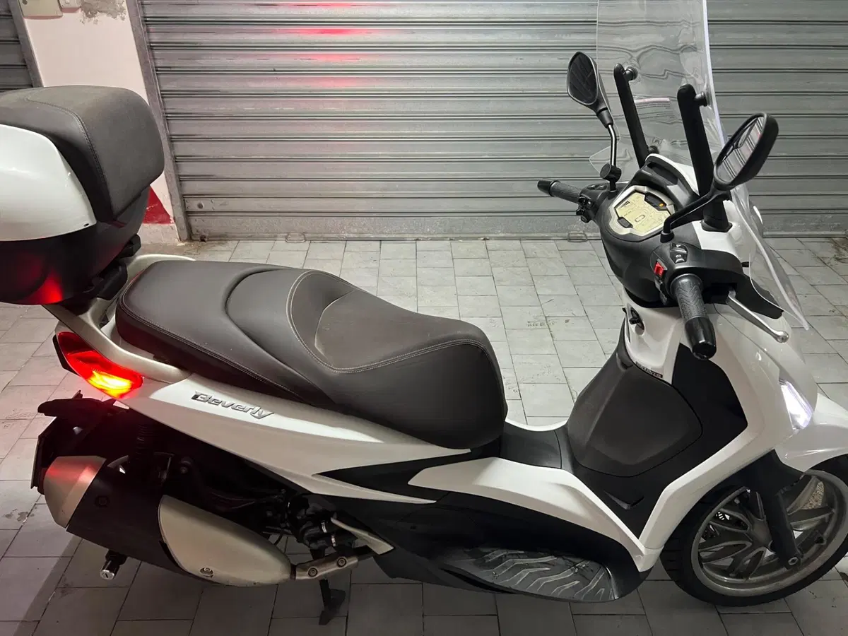 Piaggio Beverly 300 S ABS-ASR (2021 - 25) (5)