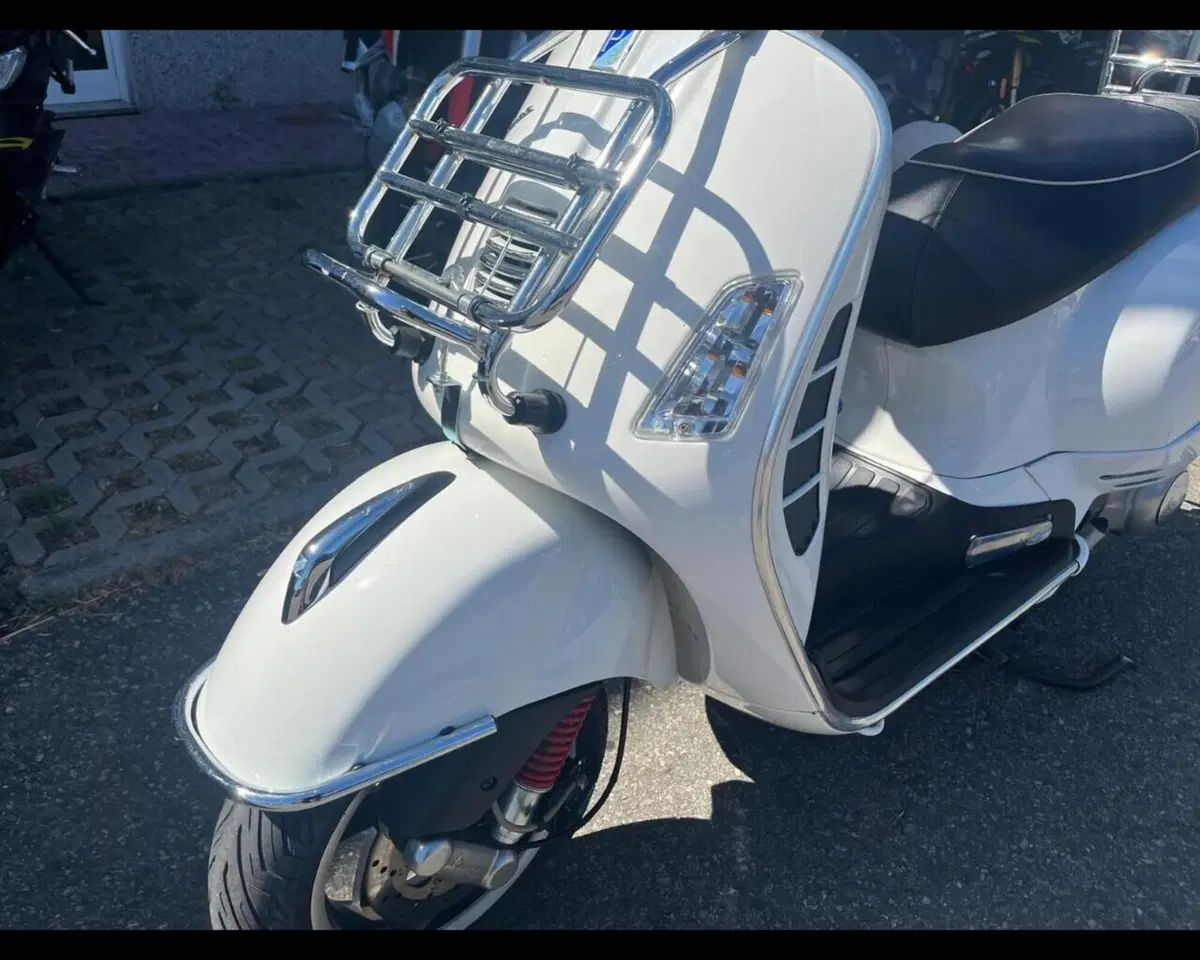 Vespa GTS 300 Super (2008 - 16) (9)