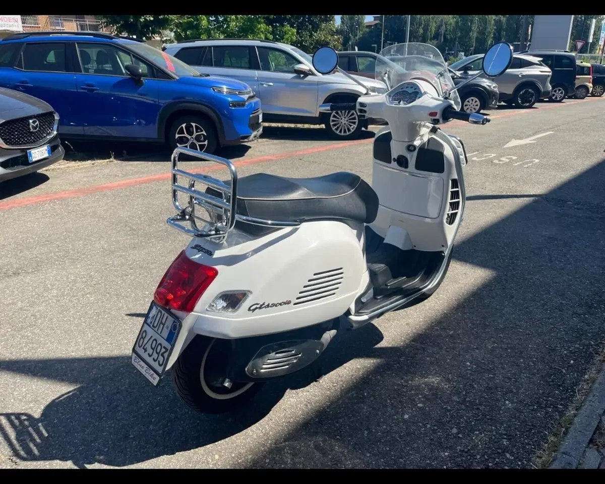 Vespa GTS 300 Super (2008 - 16) (5)