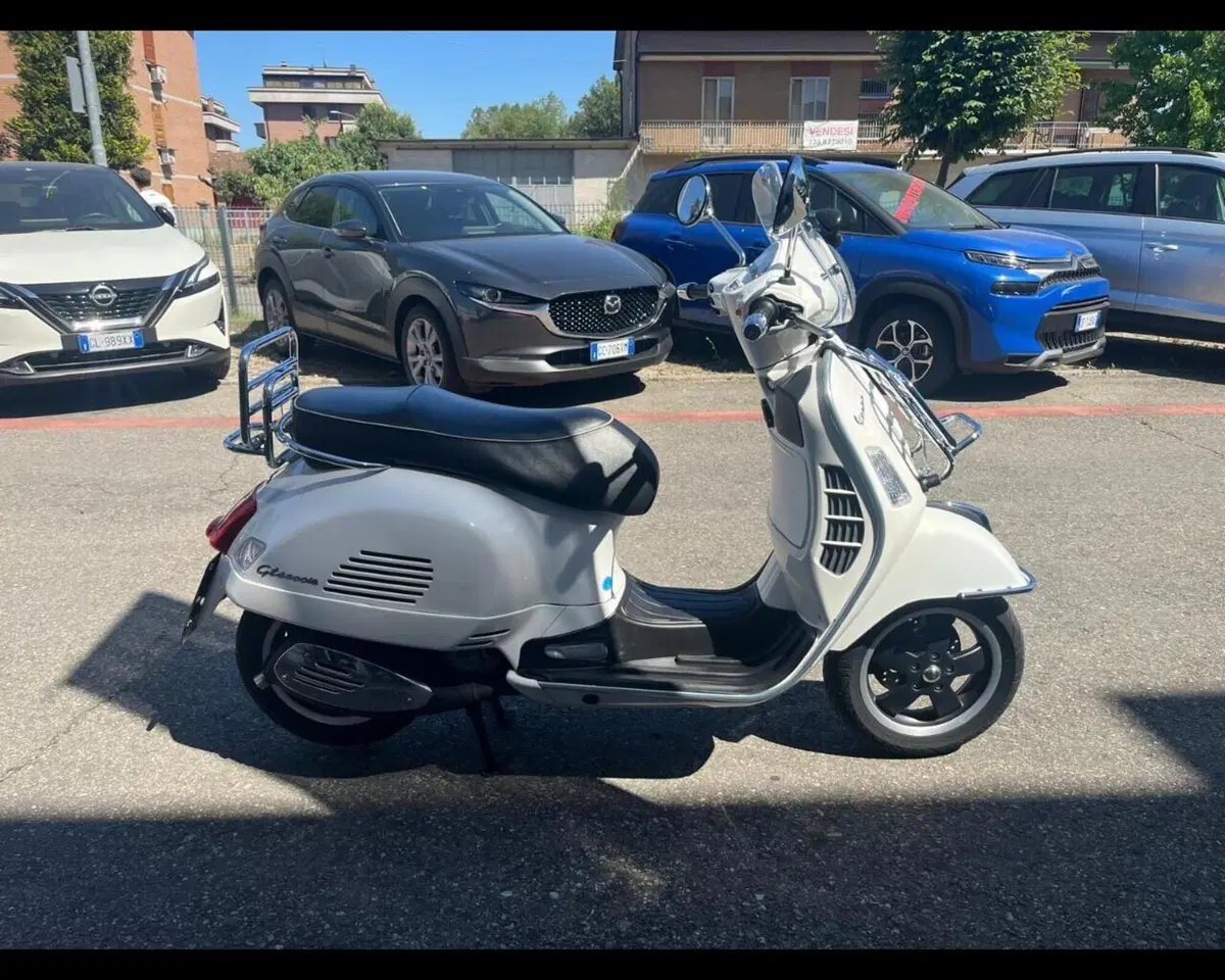 Vespa GTS 300 Super (2008 - 16) (4)