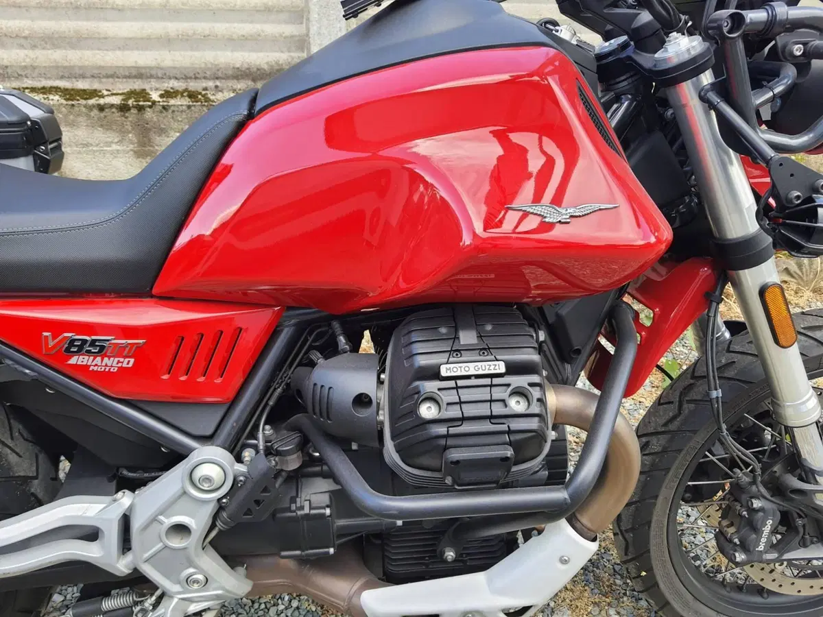 Moto Guzzi V85 TT (2019 - 20) (7)
