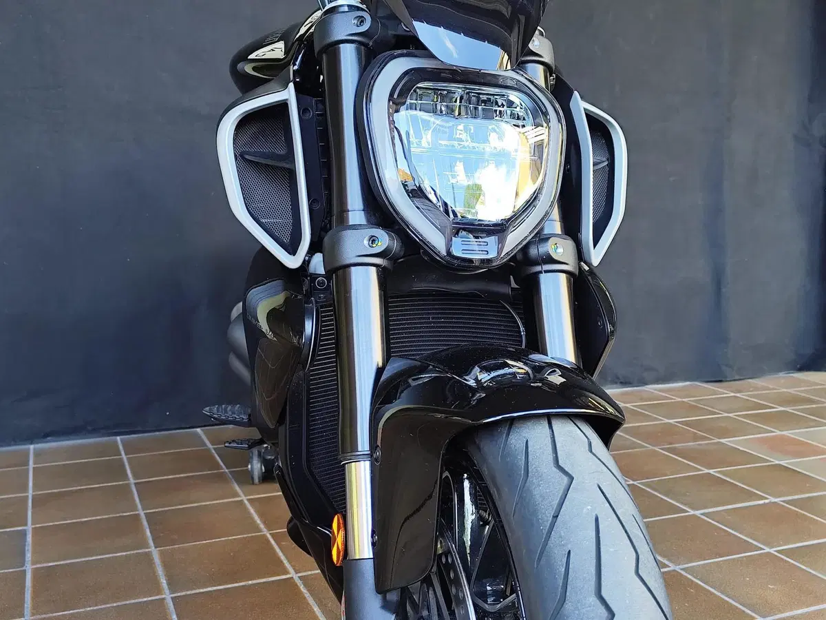 Ducati Diavel V4 (2023 - 26) (11)
