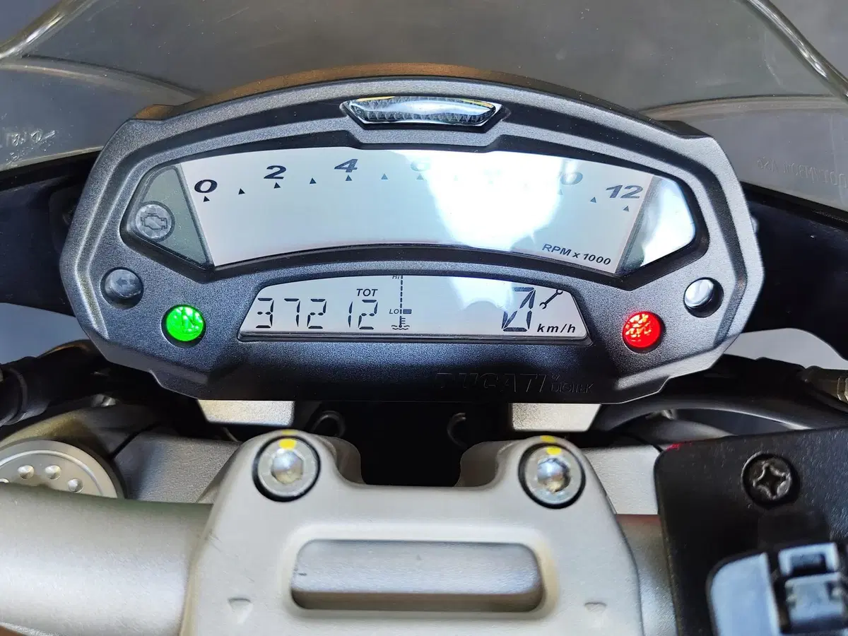 Ducati Monster 796 (2010 - 13) (5)