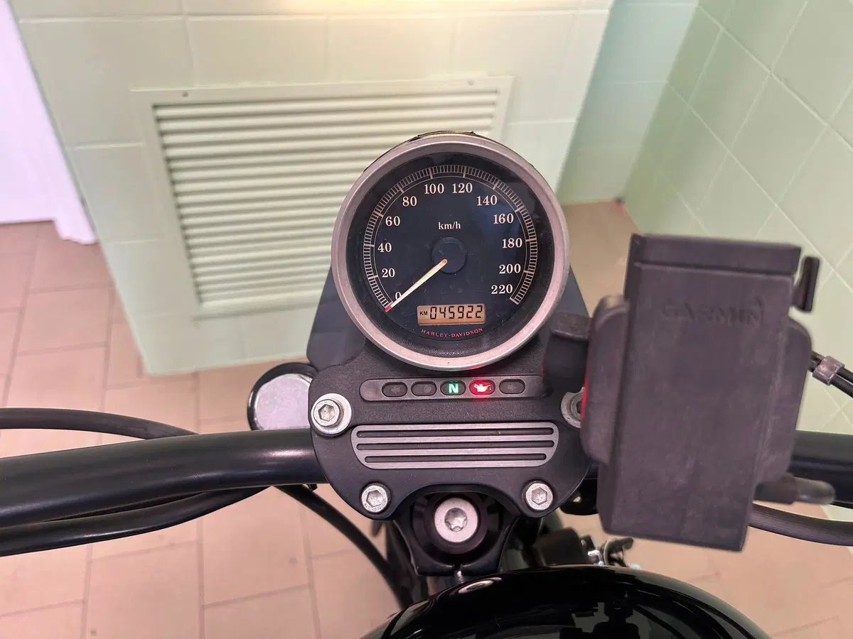 Harley-Davidson 883 R (2008 - 16) - XL 883R (5)