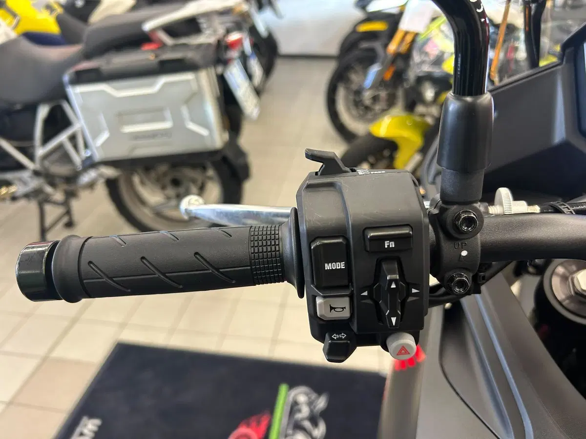 Honda Transalp XL750 (2023 - 24) (8)