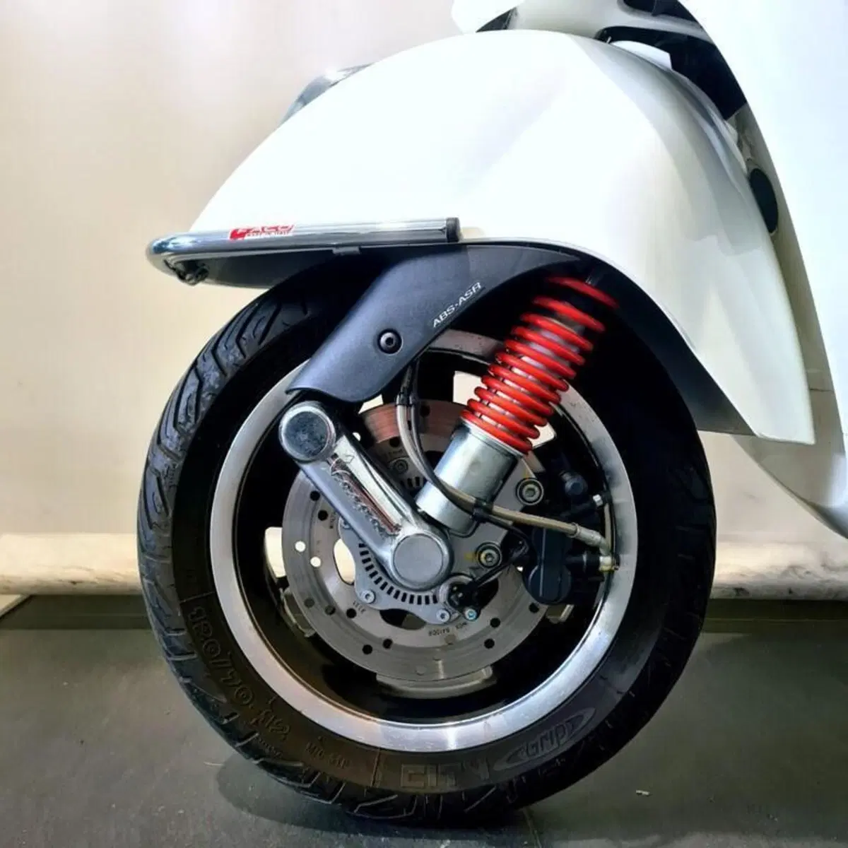 Vespa GTS 300 Hpe (2019) (7)