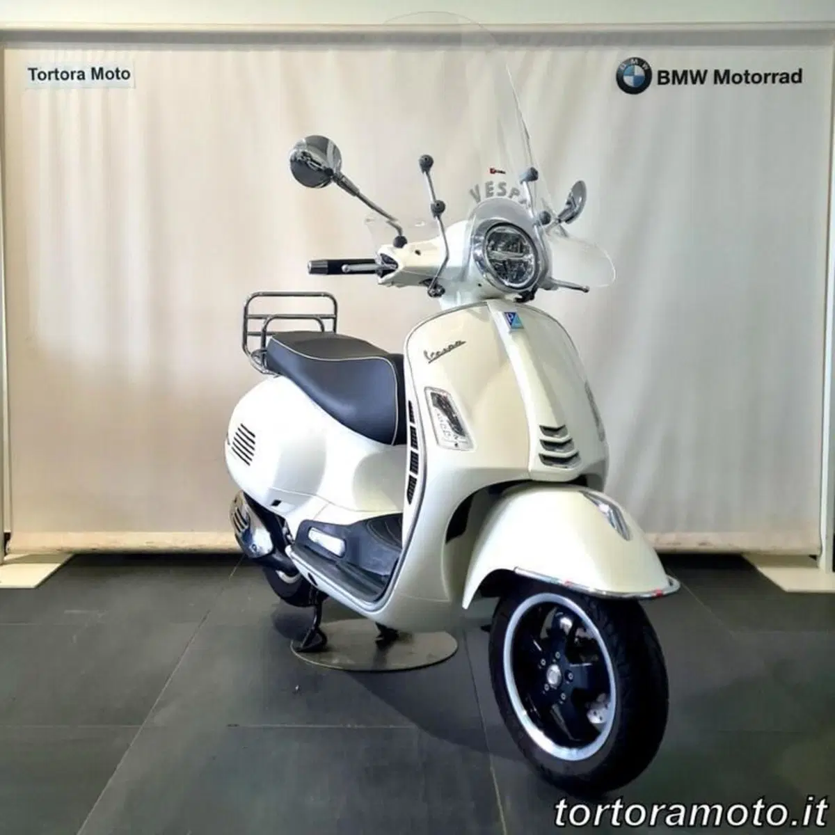 Vespa GTS 300 Hpe (2019) (4)