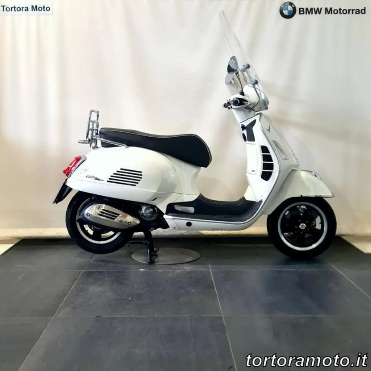 Vespa GTS 300 Hpe (2019) (2)