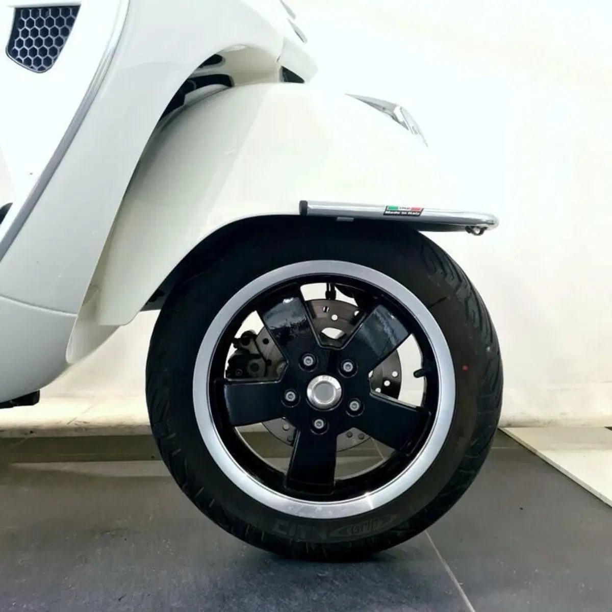 Vespa GTS 300 Hpe (2019) (14)