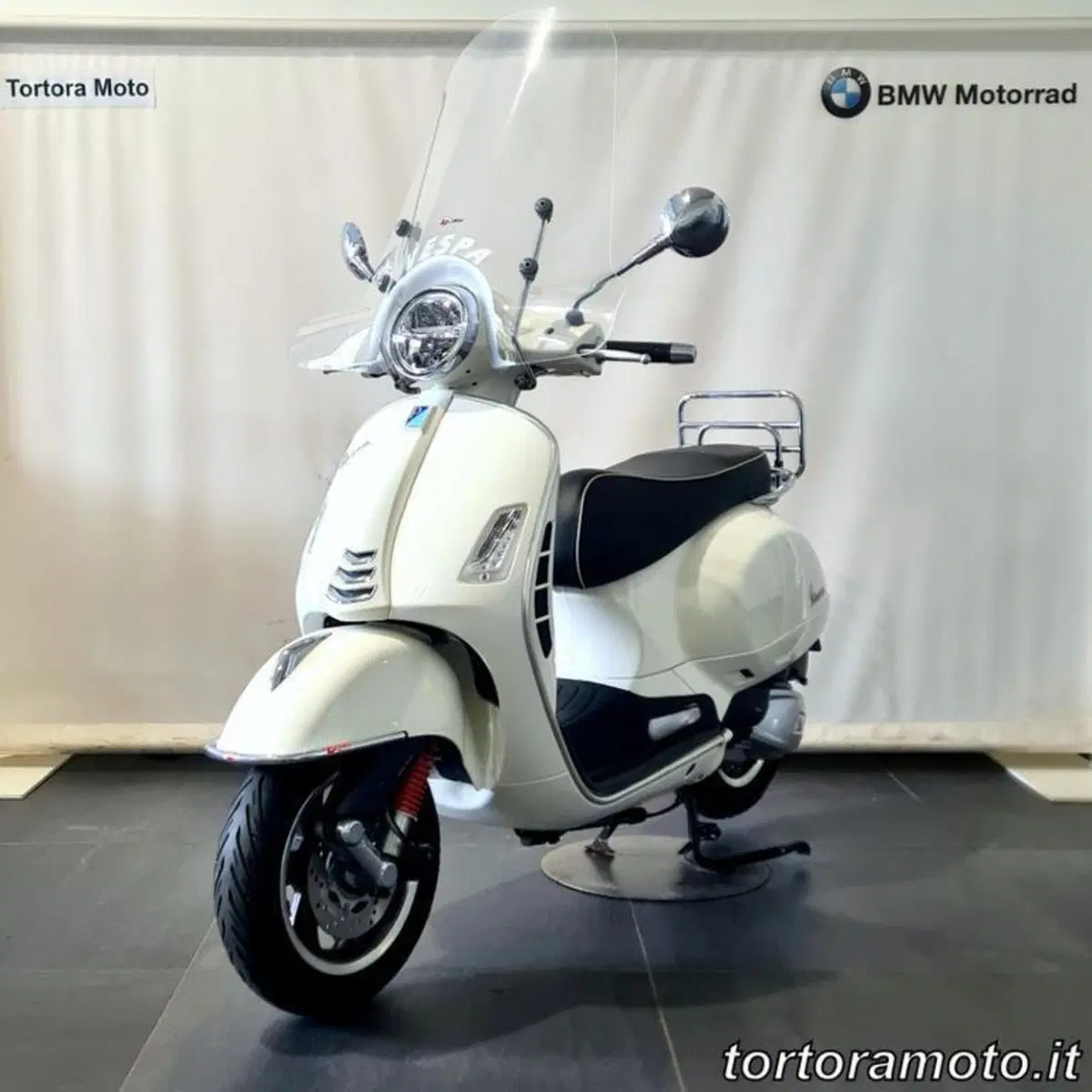 Vespa GTS 300 Hpe (2019) (3)