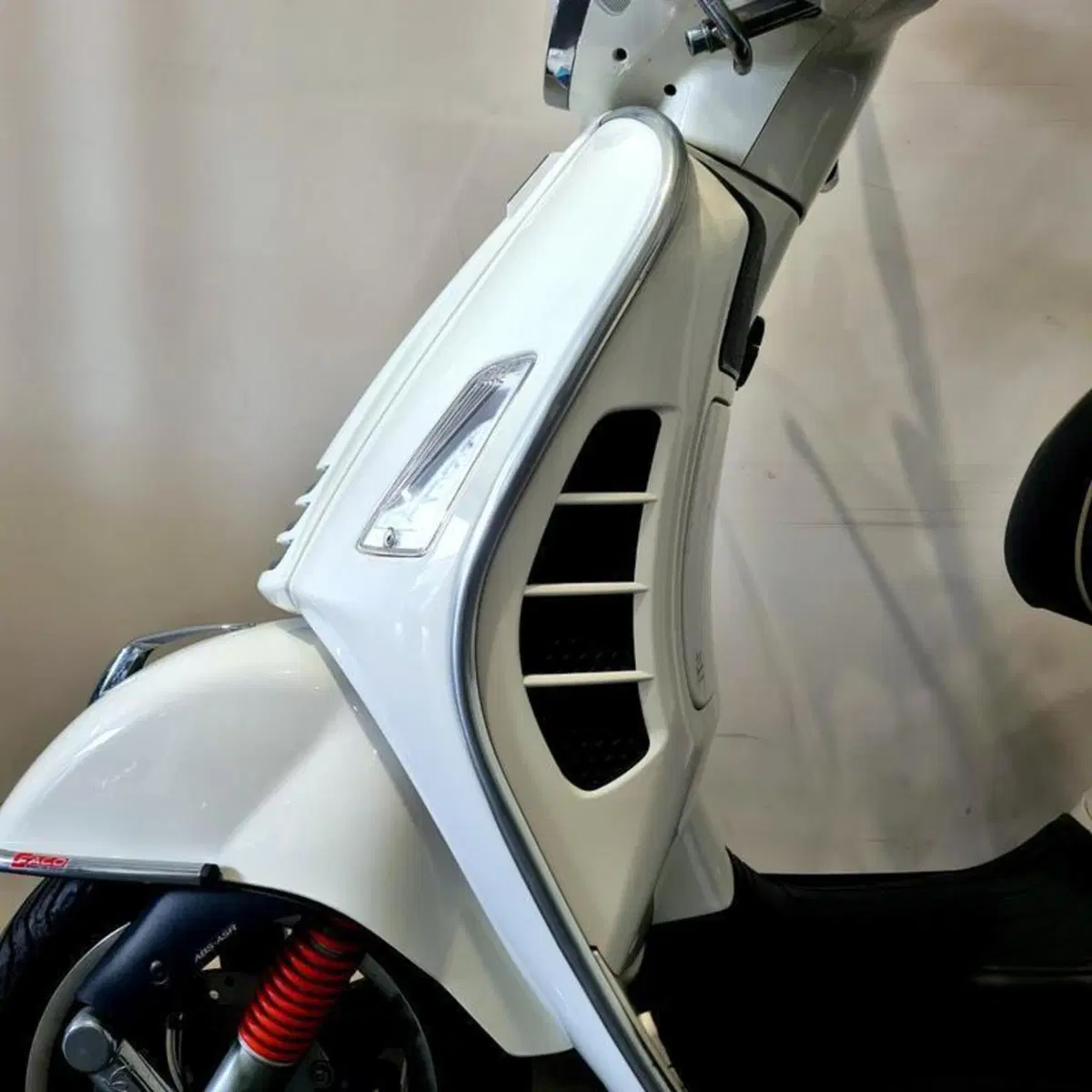 Vespa GTS 300 Hpe (2019) (9)