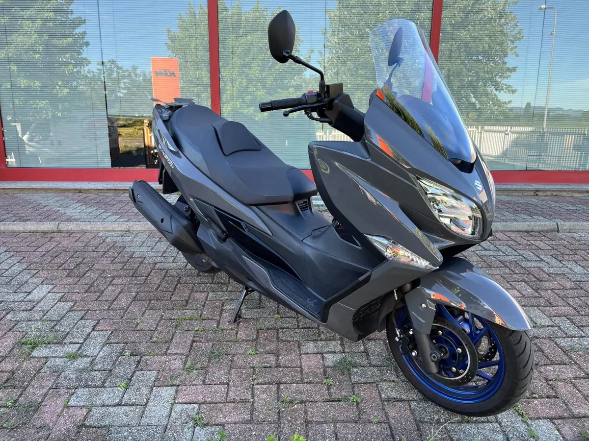 Suzuki Burgman 400 (2022 - 24) (2)
