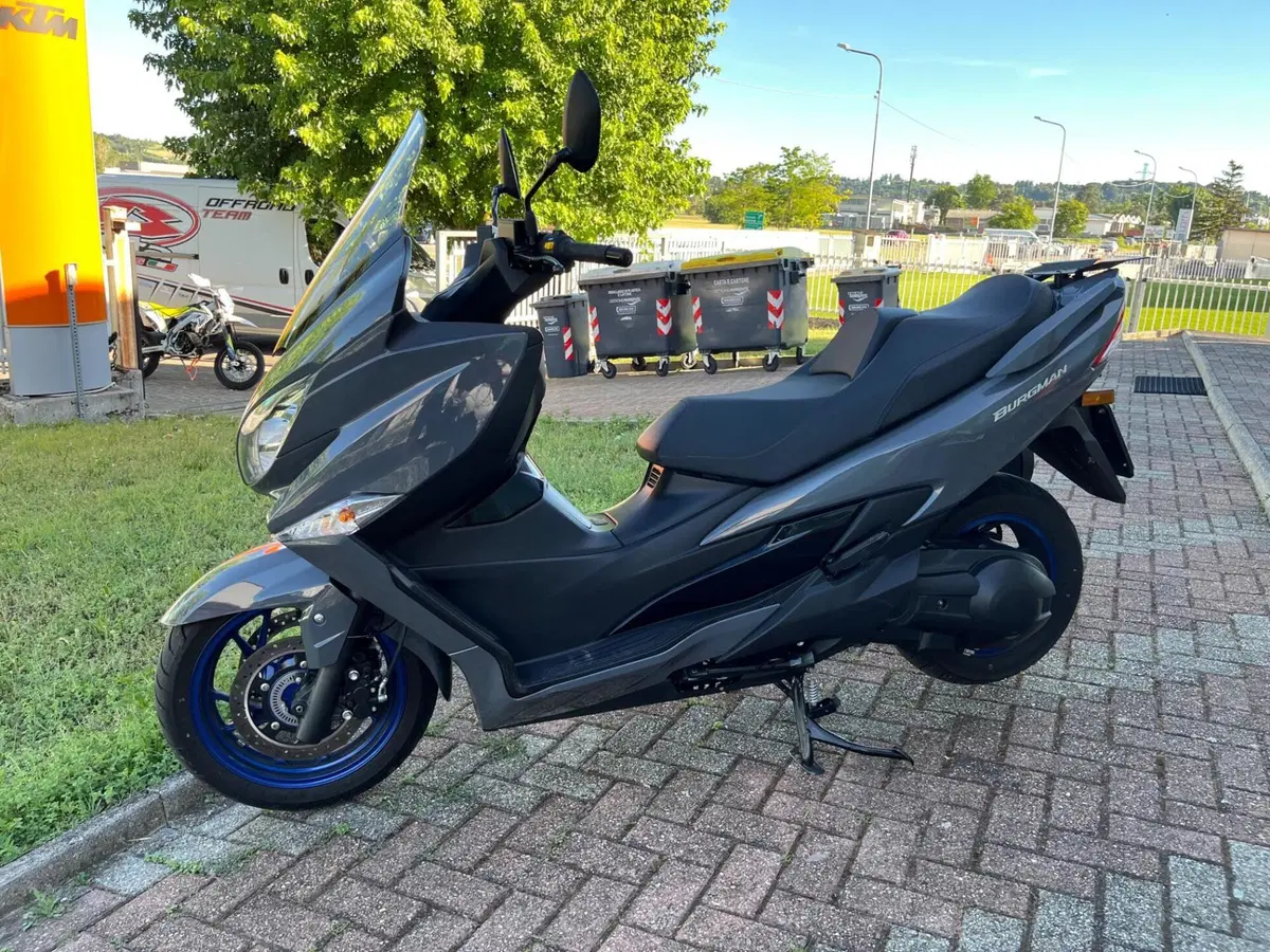 Suzuki Burgman 400 (2022 - 24) (7)