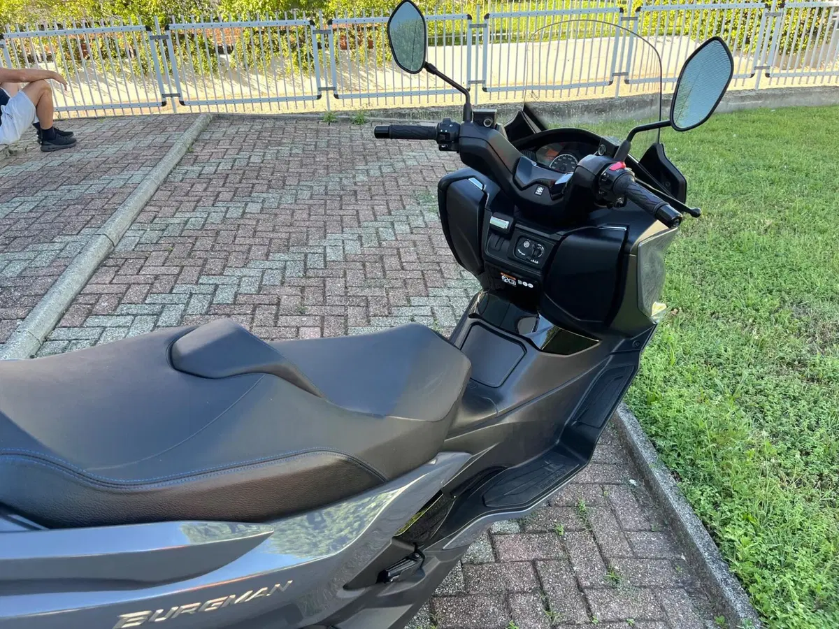 Suzuki Burgman 400 (2022 - 24) (13)