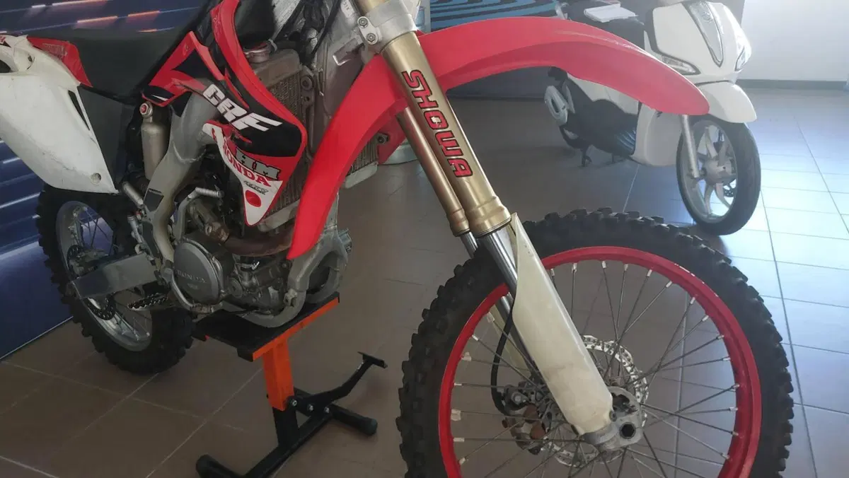 HM CRF 250 X Motard (2005 - 06)  (5)