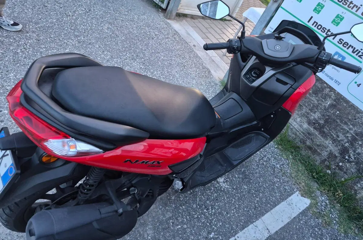 Yamaha N-Max 155 (2022 - 25) (4)