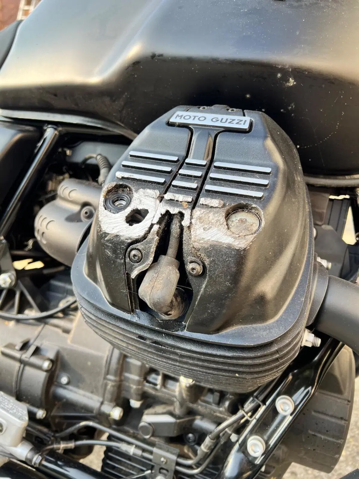Moto Guzzi V7 Stone (2025 - 26) (4)