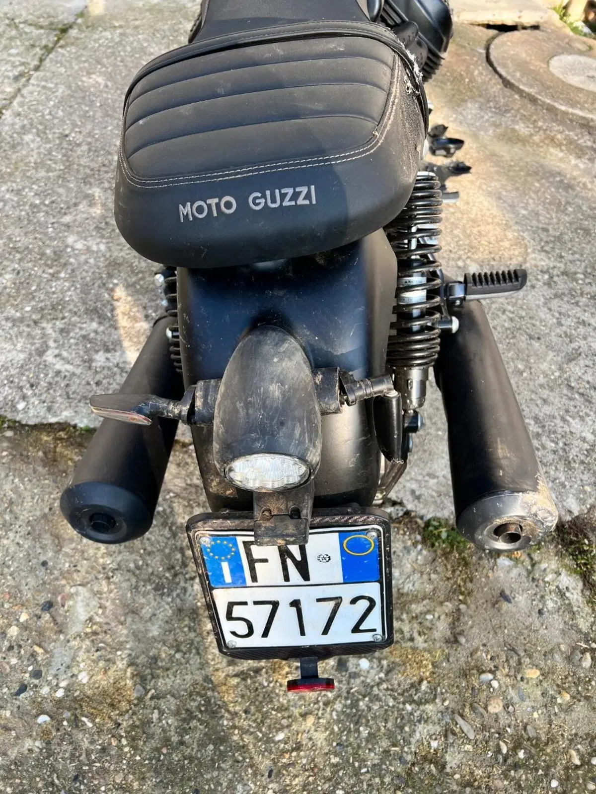 Moto Guzzi V7 Stone (2025 - 26) (7)