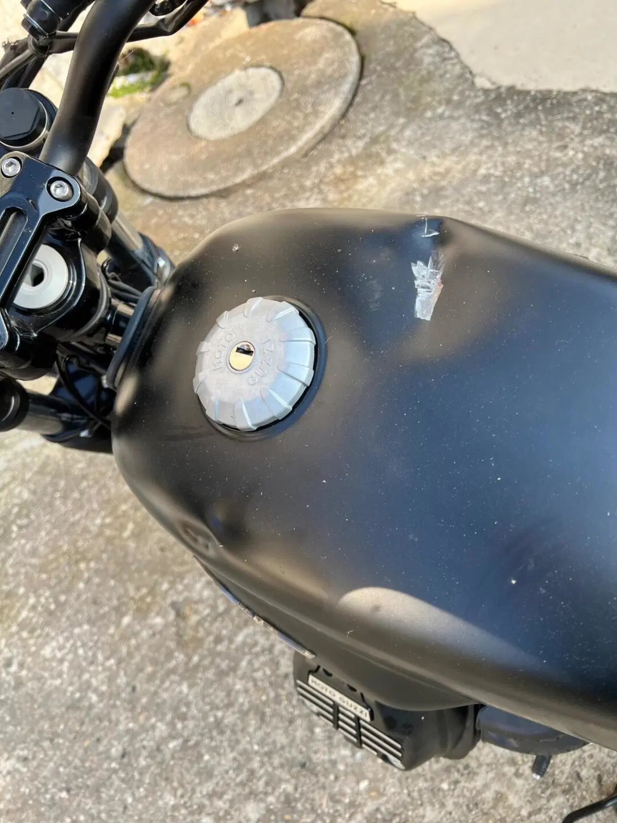Moto Guzzi V7 Stone (2025 - 26) (8)