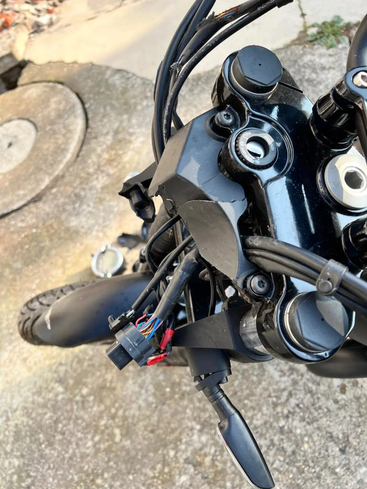 Moto Guzzi V7 Stone (2025 - 26) (9)