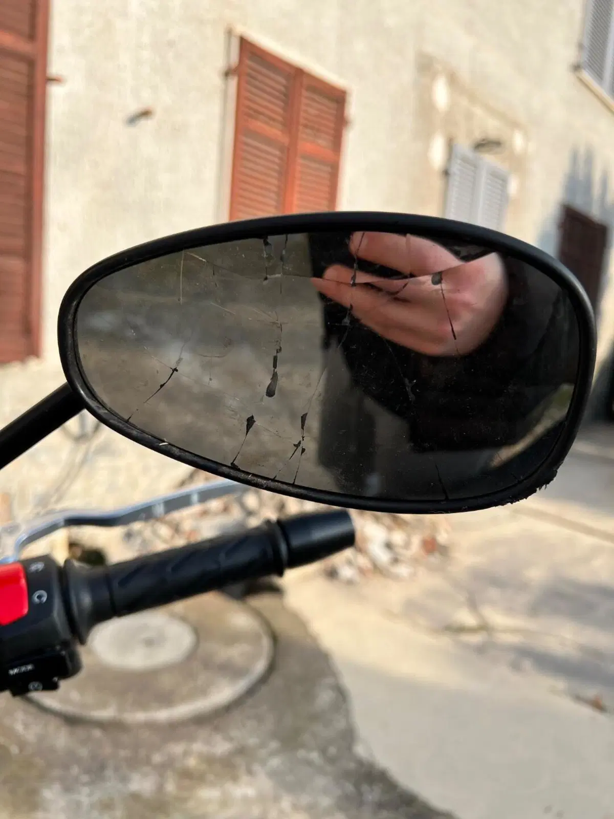 Moto Guzzi V7 Stone (2025 - 26) (10)