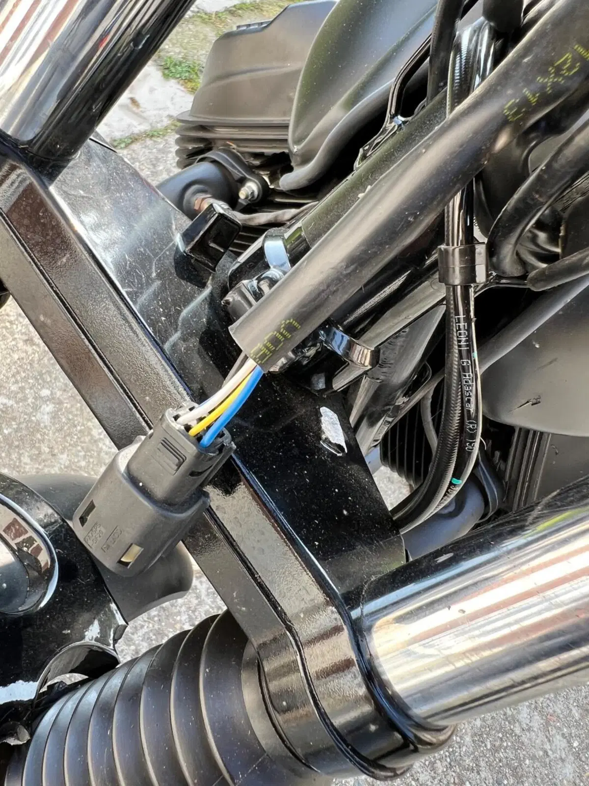 Moto Guzzi V7 Stone (2025 - 26) (11)