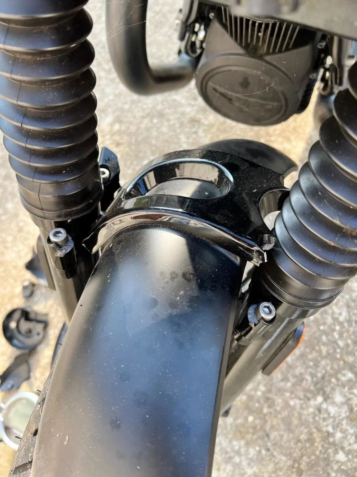 Moto Guzzi V7 Stone (2025 - 26) (12)
