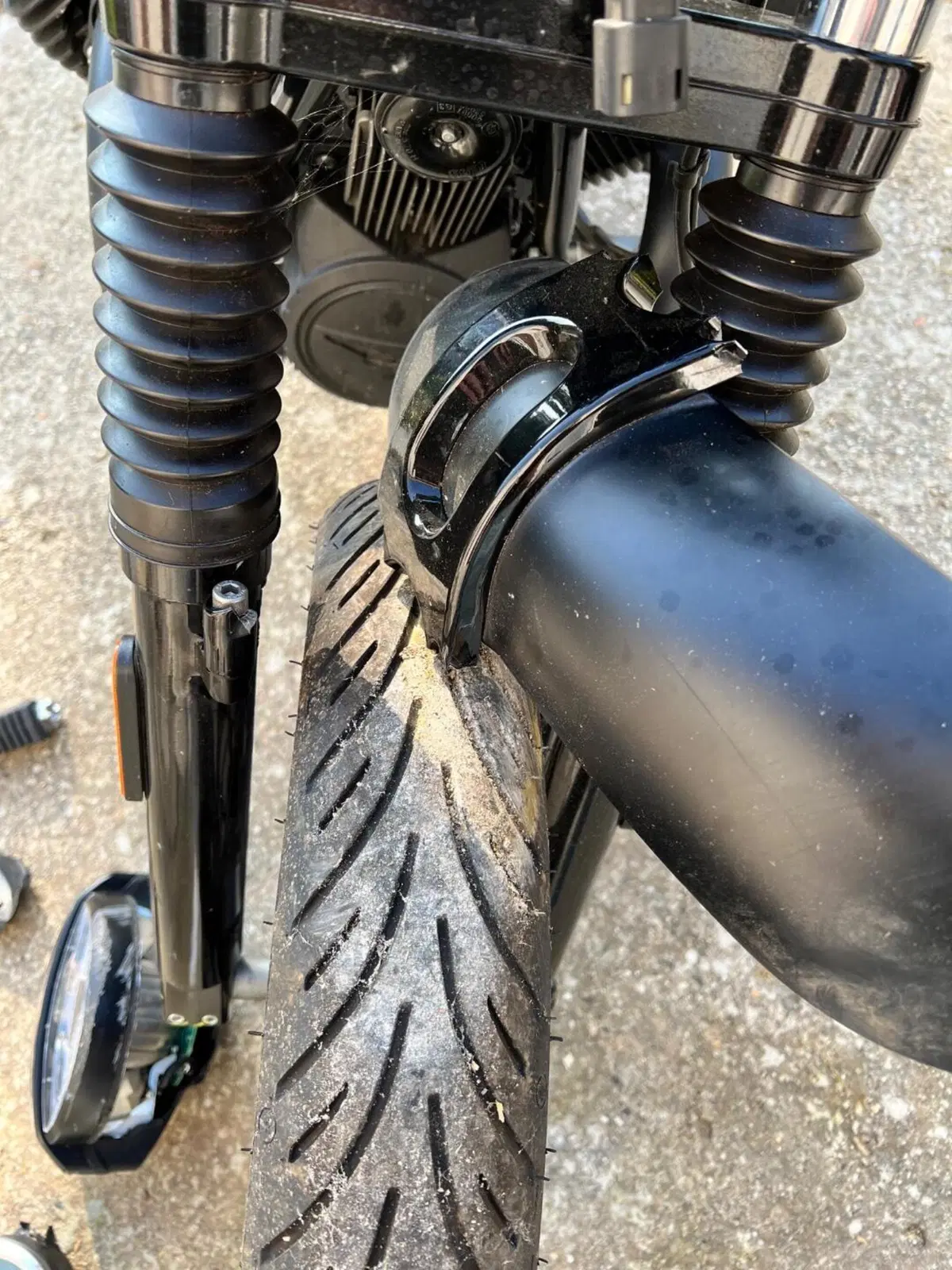 Moto Guzzi V7 Stone (2025 - 26) (13)