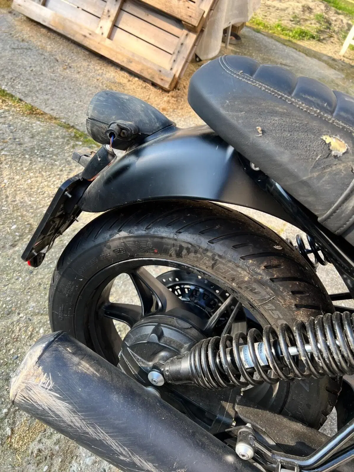 Moto Guzzi V7 Stone (2025 - 26) (14)