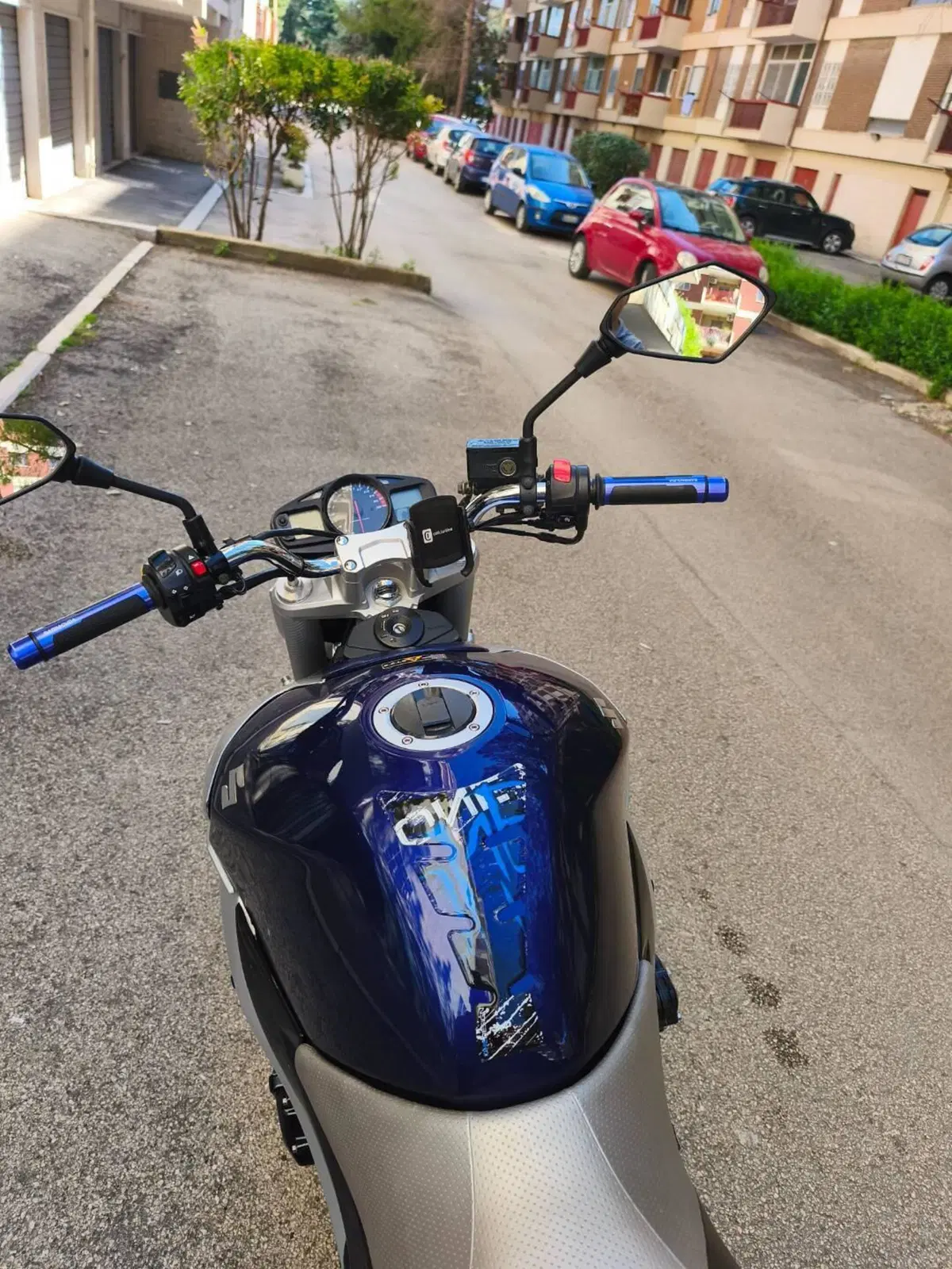 Suzuki GSR 600 (2006 - 11) (3)