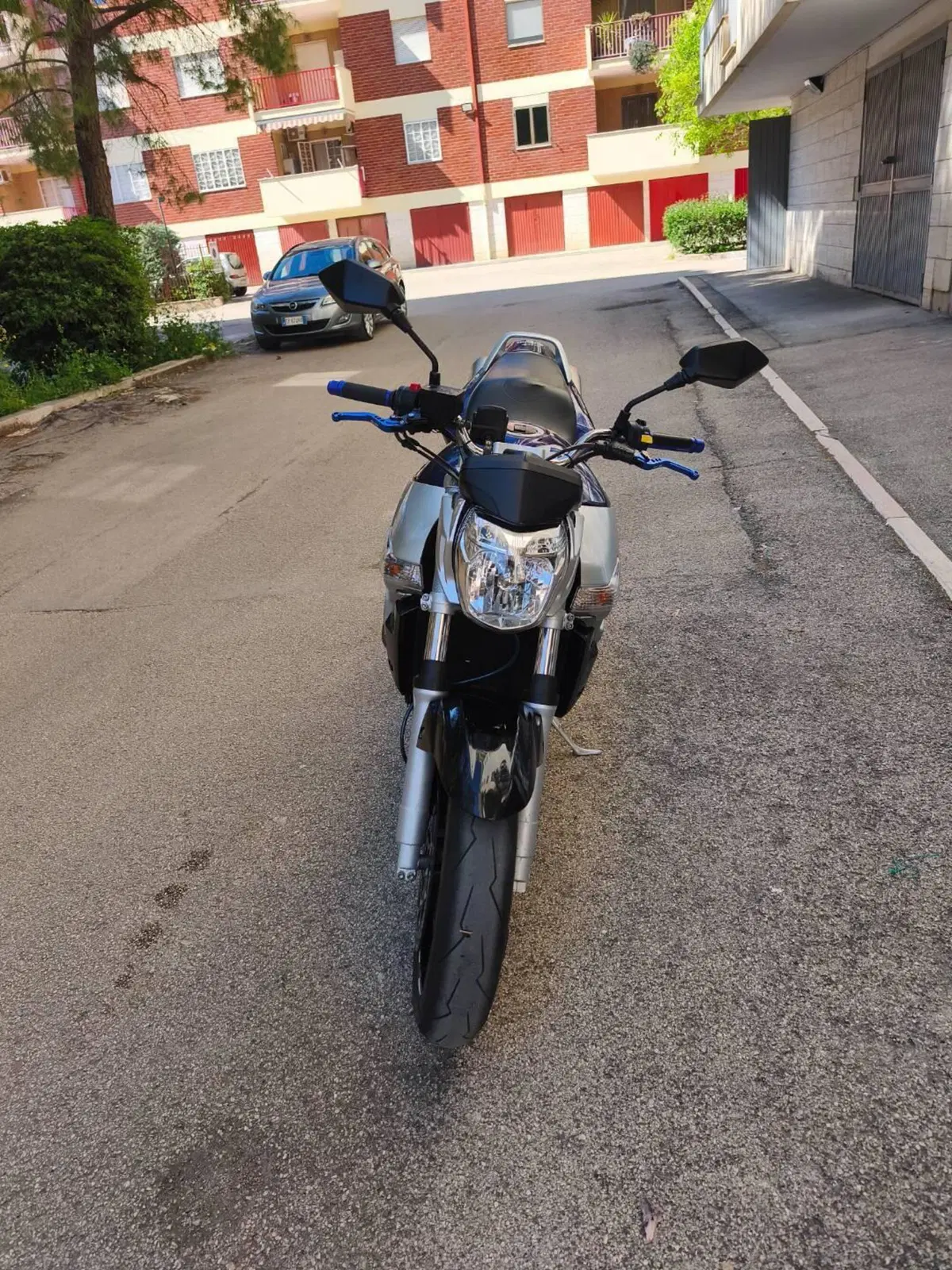 Suzuki GSR 600 (2006 - 11) (4)