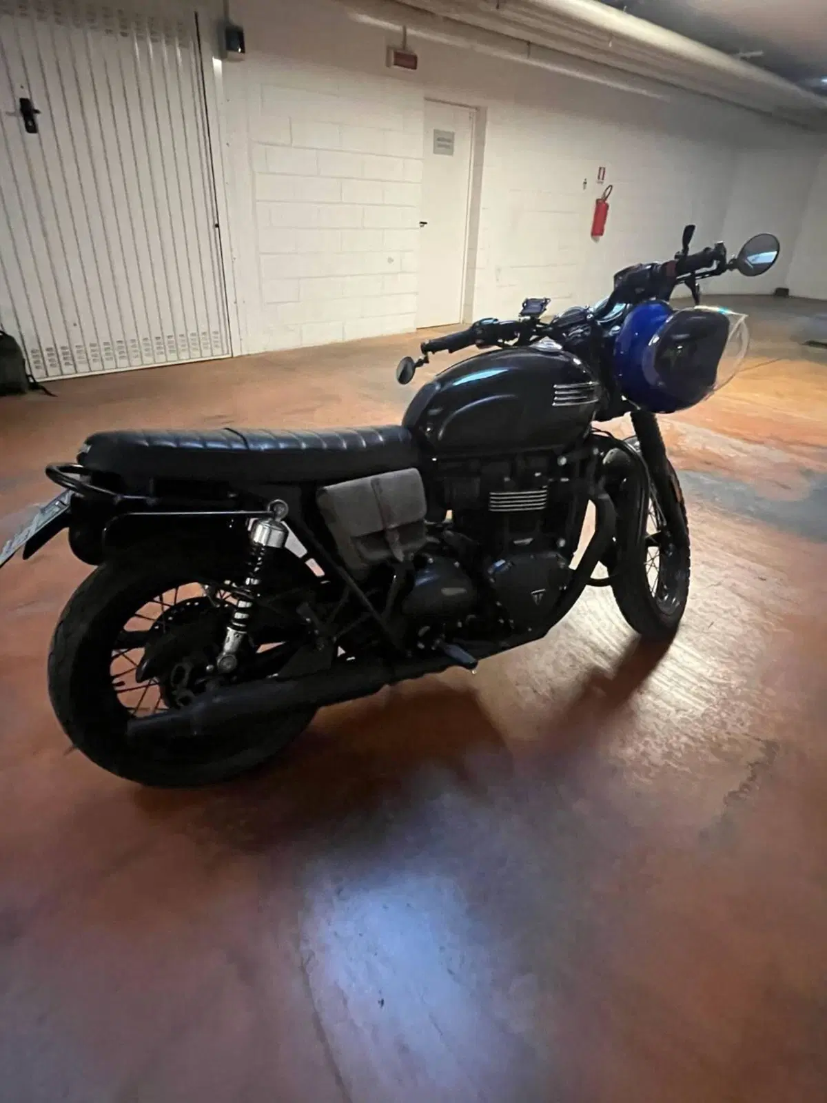 Triumph Bonneville T100 Black (2017 - 20) (2)